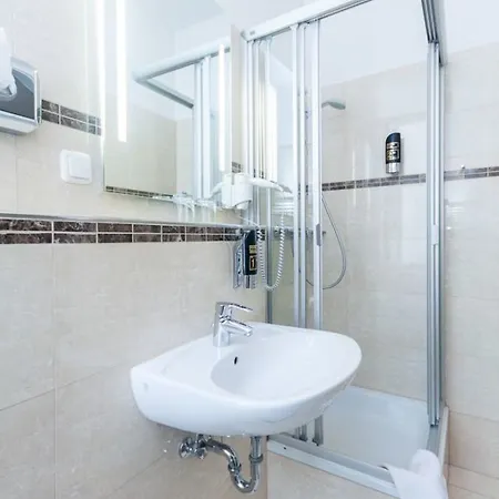 Expo Frankfurt Centre - Self Check-in Hotel 3*